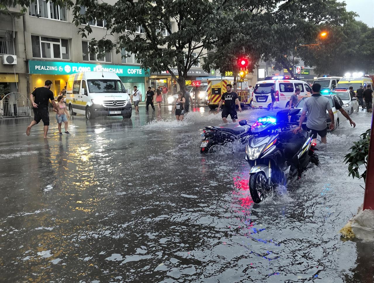 热瓜网 - 某城市突发暴雨引发内涝，多路段交通瘫痪